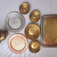 سینی، کاسه، بشقاب و آفتابه برنجی قدیمی با قلم کاری