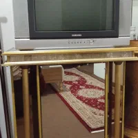 تلویزیون 21 ومیز شیشه ای