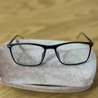 فرم عینک  و عینک آفتابی در حد نو