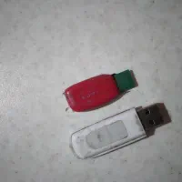 ۲عدد فلاش یکی ۸ و یکی ۱۶ گیگ|قطعات و لوازم جانبی رایانه|تبریز, |دیوار