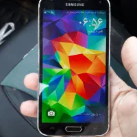 سامسونگ s5 سالمه سالم با شارژر وضعیت سفید