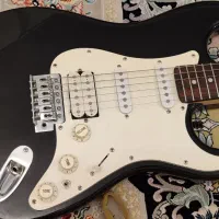 گیتار الکتریک آریا مدل STG اصل کره با آمپلی فایر|گیتار، بیس، امپلیفایر|سنندج, |دیوار