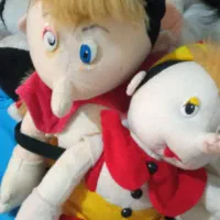 یه سری عروسک و بدلیجات درحد نو
