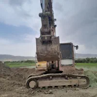 راننده بیل مکانیکی آماده همکاری