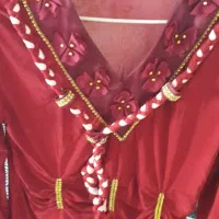 تعدادی بلیز،دامن و لباس مجلسی|لباس|صحنه, |دیوار