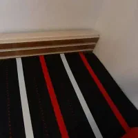 تخت یک نفره با تشک و کنار تختی
