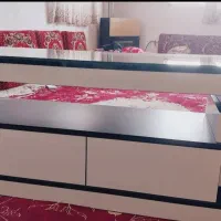 زیز تلویزیون سفید مشکی از هم جدا میشه دو تیکه هستش