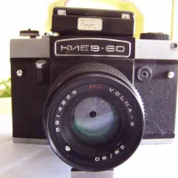 تعدادی دوربین قدیمی و جدیدتر و دو عدد چاپگر رنگی