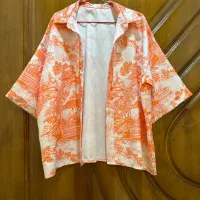 تعدادی مانتو و شومیز