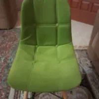 یک عدد صندلی