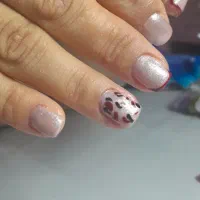 خدمات کاشت ناخن