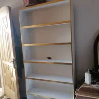 قفسه سفید طلایی کتابخانه
