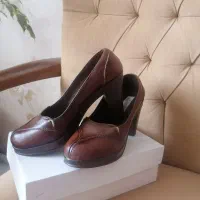 کفش چرم  زنانه سایز 39، راحت و  پاشنه دار و شیک