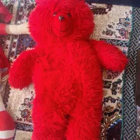 عروسک بزرگ خرس و دختر