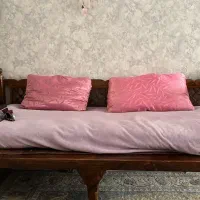 تخت چوبی سنتی .