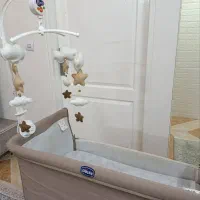 تخت خواب کنار مادر چیکو