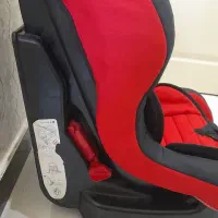 یک عدد صندلی کودک در حد  و کفی عقب پژو پارس نو نو