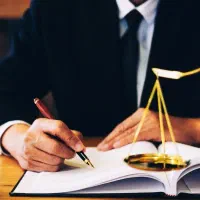 وکیل پایه یک دادگستری