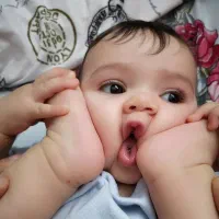 رحم اجاره میشم ۲۲ سالم هست لطف کنید مزاحم نشید