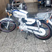 موتورسیکلت تمیزدرحدصفر۱۵۰ پرواز