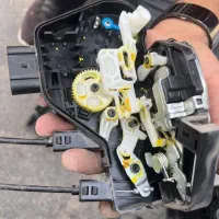 تعمیرات انواع قفل وشیشه بالابر کلیه خودروها