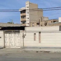 منزل-مسکونی-بین-مغازه-های-تجاری