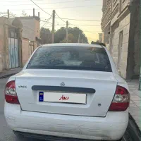 گلگیر رنگ شده و دارای خط و خش میباشد