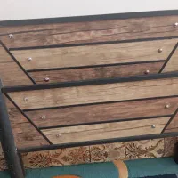 تخت خواب یک نفره سالم هست فقط تخت وسط ندارم