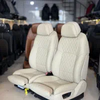 صندلی خلبانی خودرو اینه و غربیلک فرمان