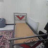 تخت تکنفره به همراه کفی چوبی