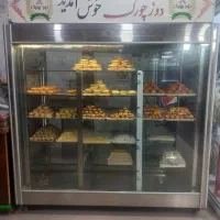 سلام یک عدد ویترین یخچالی ایستاده  فقط موتور نداره