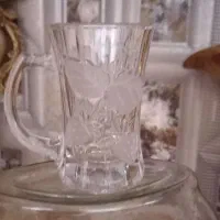 نیم لیوان توت فرنگی