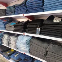 شلوار لی مردانه و پیراهن