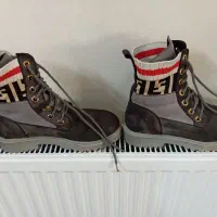 نیم بوت دخترانه سایز38و کفش ورنی پسرانه 36