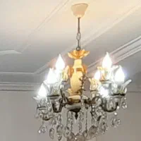 یک لوستر پذیرایی و یک لوستر آشپز خانه