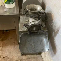 چرخ گوشت کارکرده تمام لوازم وگلویی اینا نوشده است|خردکن، آسیاب، غذاساز|تهران, خانی‌آباد|دیوار