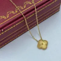 گردنبند طرح طلا ونکلیف