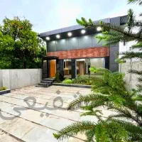 ویلاهمکف-محصور-شده-با-دیوارهای-بلند-زیرقیمت