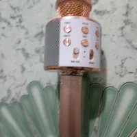 یک عدد اسپیکر|پخش‌کننده همراه|ایوان, |دیوار