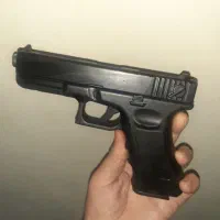 تفنگ اسباب بازی گلاک و برتا