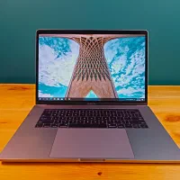 مک بوک 2017 - I7  - همراه 4 گرافیک - فوق تمیز سالم