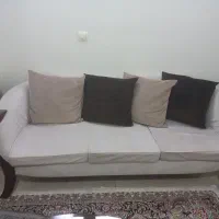 مبل سه نفره به همراه جلو مبلی و۱ عددعسلی