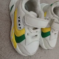 تعدادی کفش کودک