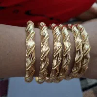 فروش سرویس طلا و ۶ عدد النگو