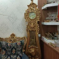 ساعت ایستاده طلایی