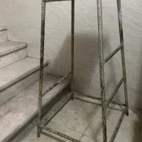 چهار پایه فلزی