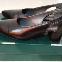 یک جفت کفش کاملا چرم مشکی