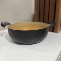 ماهیتابه  تفلون رویه چرم