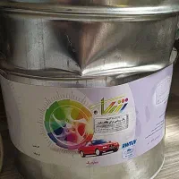 رنگ سفید روغنی براق سفید و سبز