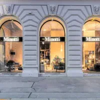 مغازه تجاری 140 متر خوش نقشه ،پر تردد، بر خط اصلی